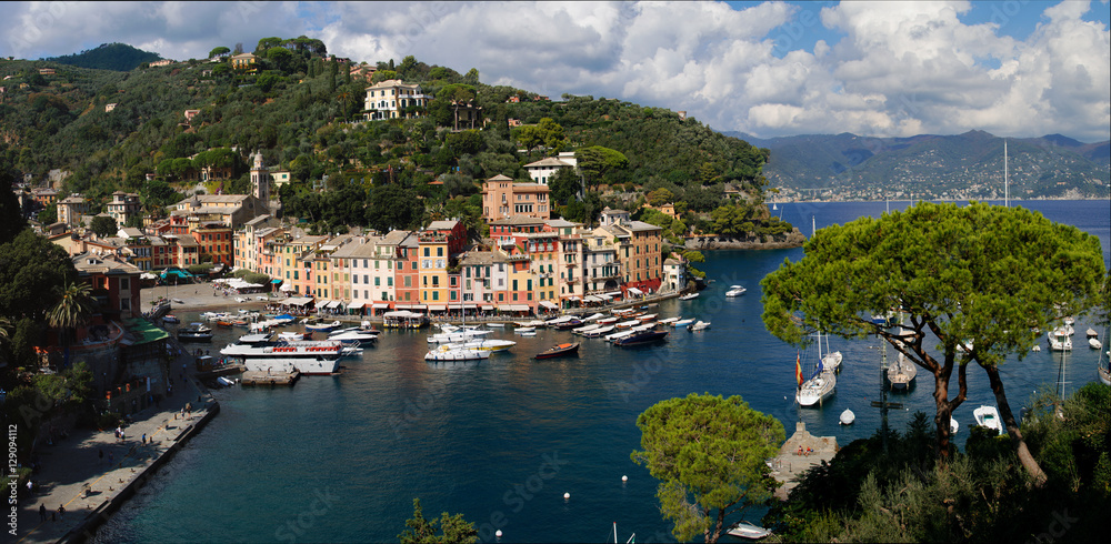 Panorama di Portofino, piccolo paese della Liguria, Italia