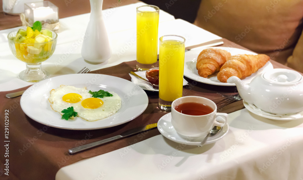 European breakfast, business lunch, french breakfast, croissant,