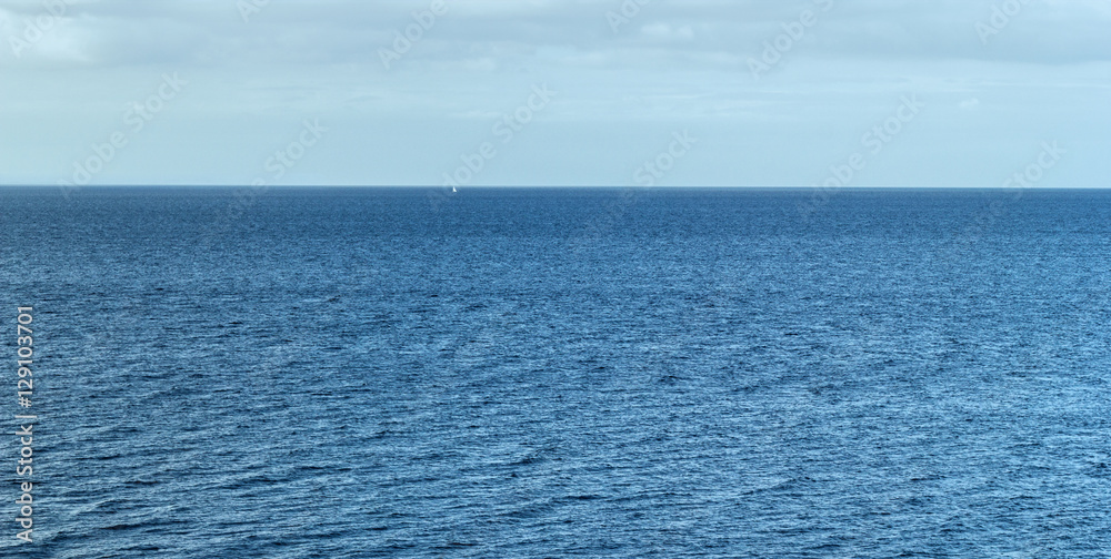 Ozean Meer Horizont mit Segelschiff