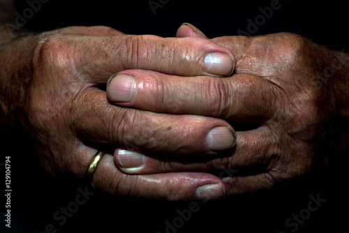 Hand Großvater Ring Gold Beten