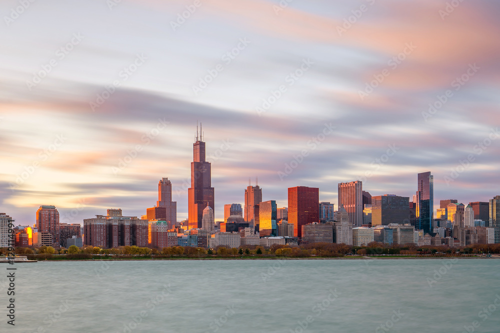 Downtown chicago skyline at sunset