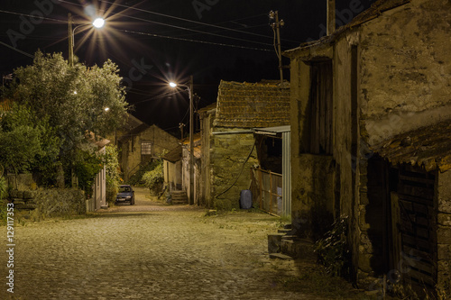 Fototapeta Naklejka Na Ścianę i Meble -  aldeia a noite