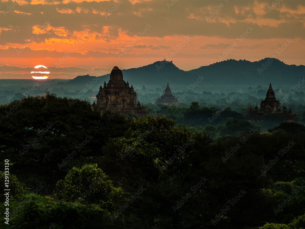 Obraz premium View over the Temples of Bagan, Myanmar