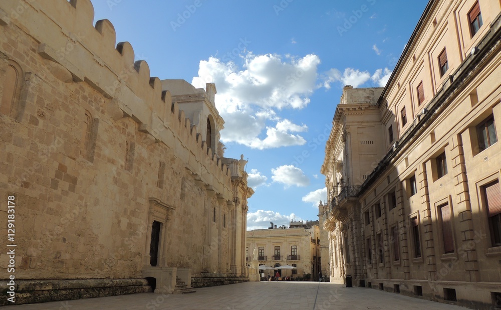 prospettiva su piazza barocca nel centro storico di Ortigia a Siracusa,Sicilia,Italia