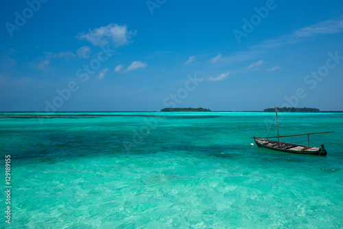 Perfect tropical island paradise beach and old boat © gawriloff