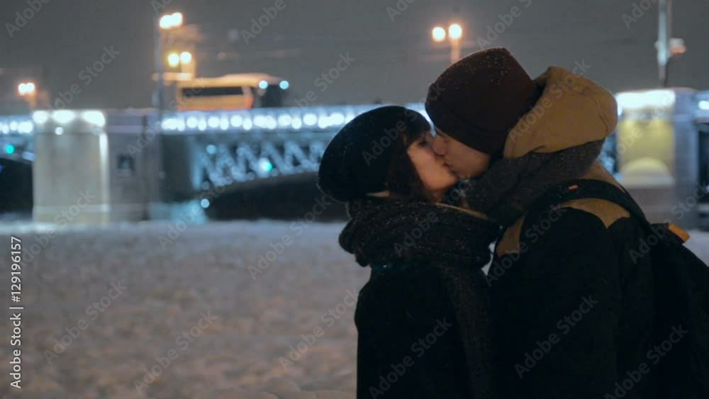 Happy Couple Love Kissing Fun City Dating Travel Bridge Famous Lifestyle Vacation Tourists Leisure Saint Petersburg Happy Couple Love Kissing Fun City Dating Travel Bridge Famous Lifestyle Vacation Tourists Leisure Saint Petersburg