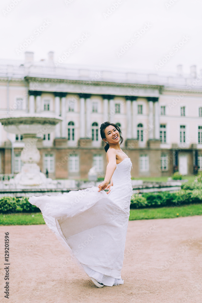 Beautiful bride posing in her wedding day Beautiful bride posing in her wedding day