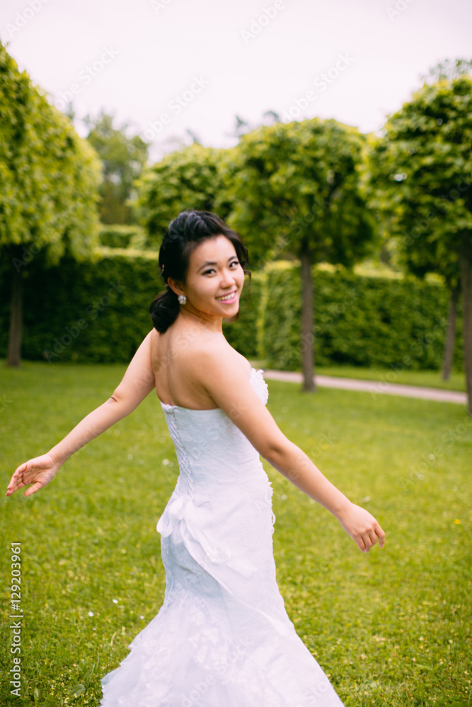 Beautiful bride posing in her wedding day Beautiful bride posing in her wedding day