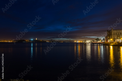 Night on river Tejo (Lisbon, Portugal) © romantsubin