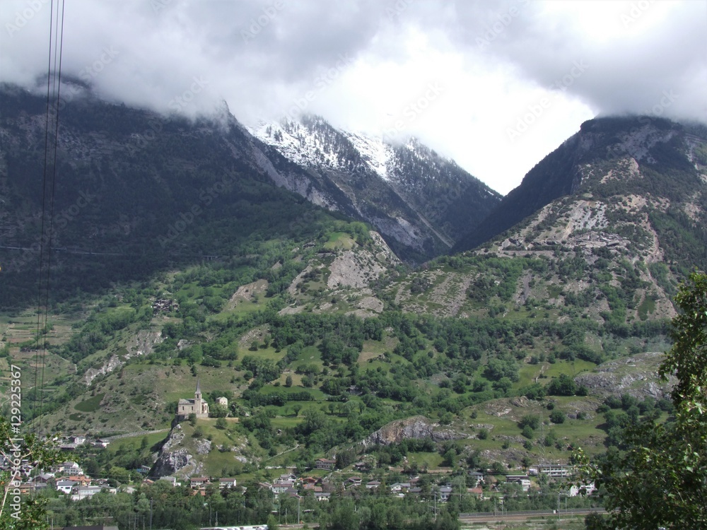 Fototapeta premium Aussicht auf Raron und das Bietschtal