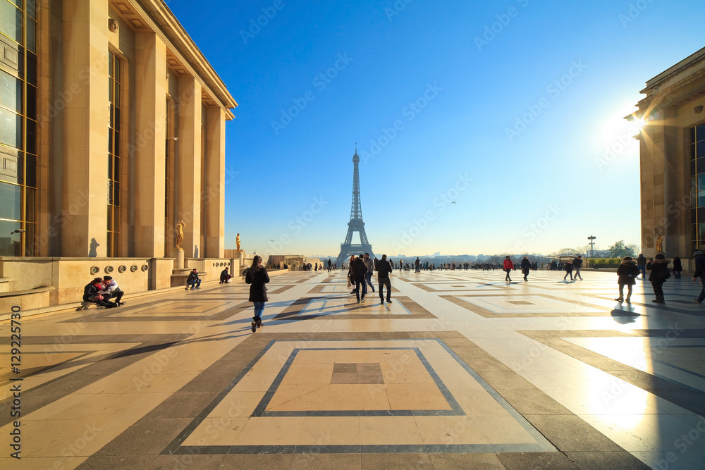 Fototapeta premium Plac praw człowieka, esplanade du Trocadéro, Paryż