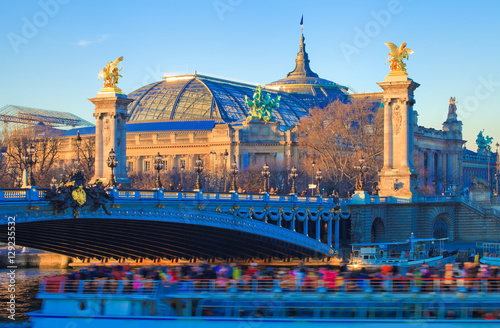 La seine près du grand palais photo