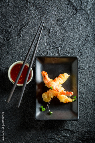 Golden shrimp in tempura with sweet and sour sauce