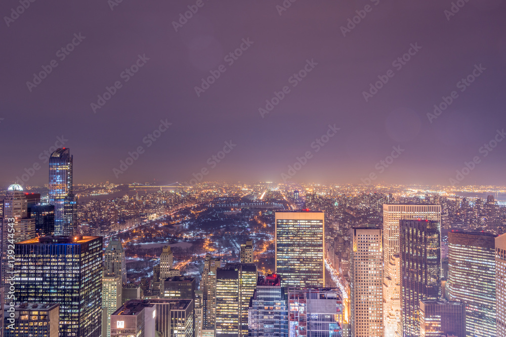 Obraz premium Night view of New York Manhattan during sunset