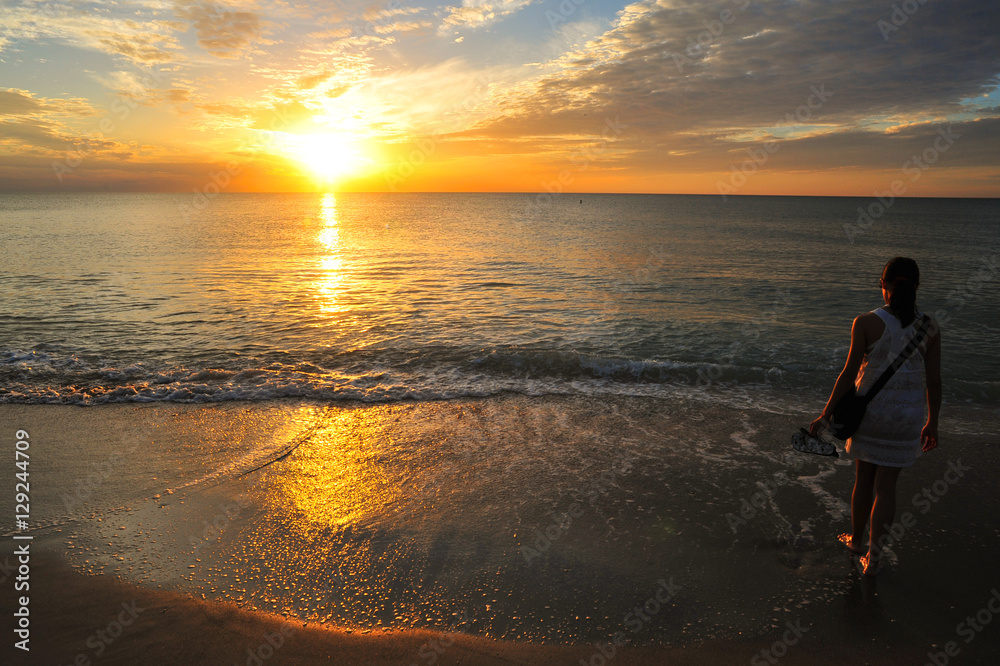 Fototapeta premium Watching Sunset