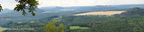 Blick von der Bastei ins Elbsandsteingebirge