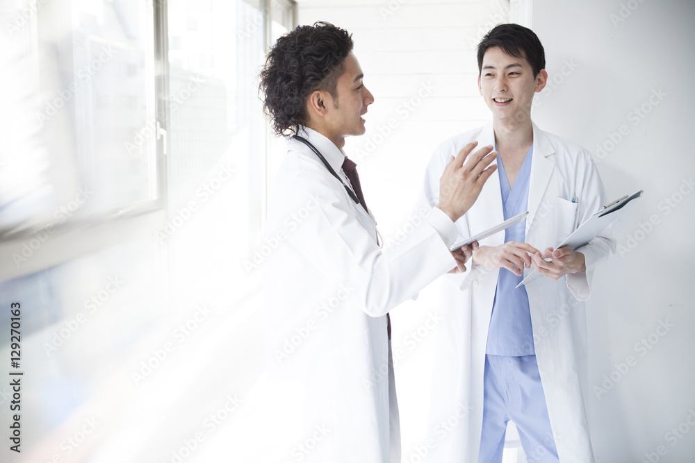 Physicians and surgeons are talking at the hospital Physicians and surgeons are talking at the hospital