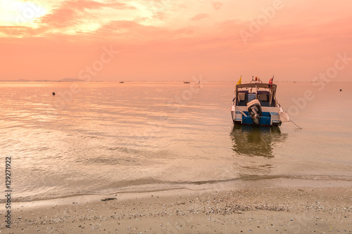 Fototapeta Naklejka Na Ścianę i Meble -  Speed boat on a sunset background
