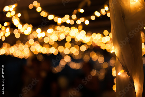 Verschwommene Lichterkette weihnachtlich