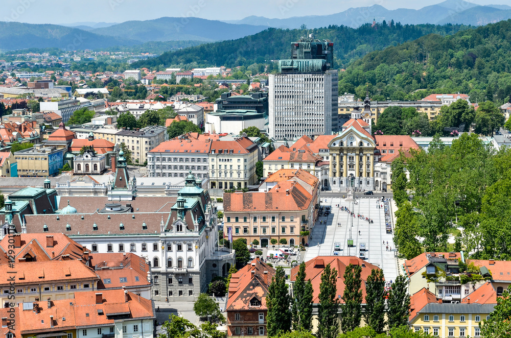 Obraz premium Downtown of Ljubliana capital of Slovenia architecture and lands
