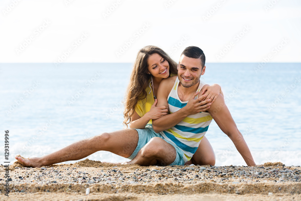 Fototapeta premium loving two having romantic date on sandy beach