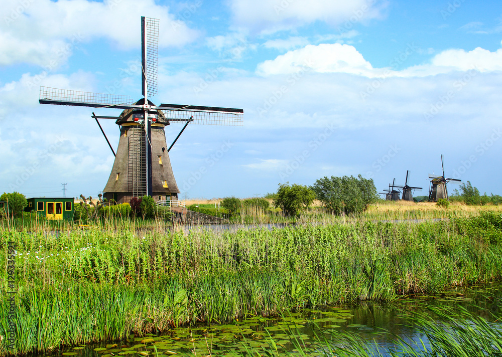 The windmills of Kinderdijk are one of the Dutch UNESCO world heritage sites The windmills of Kinderdijk are one of the Dutch UNESCO world heritage sites