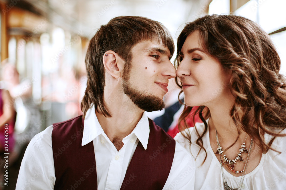 Naklejka premium Young hipster couple kissing in the bus