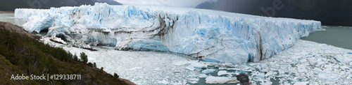 Argentina, 23/11/2010: vista del ghiacciaio Perito Moreno, dal nome dell'esploratore Francisco Moreno, nel Parco Nazionale Los Glaciares, una delle più importanti attrazioni turistiche in Patagonia