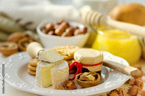 Soft-ripened cheese Piccolo with feijoa jam, honey, hazelnuts, walnuts and wholegrain cookies