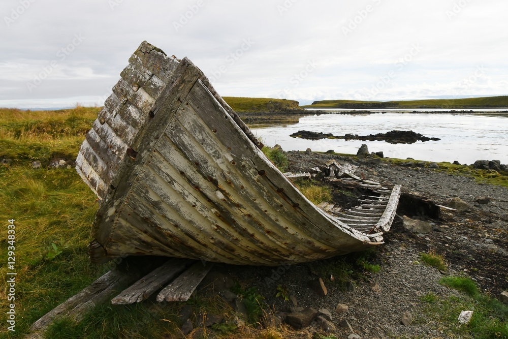 Bootswrack auf Flatey (Island)