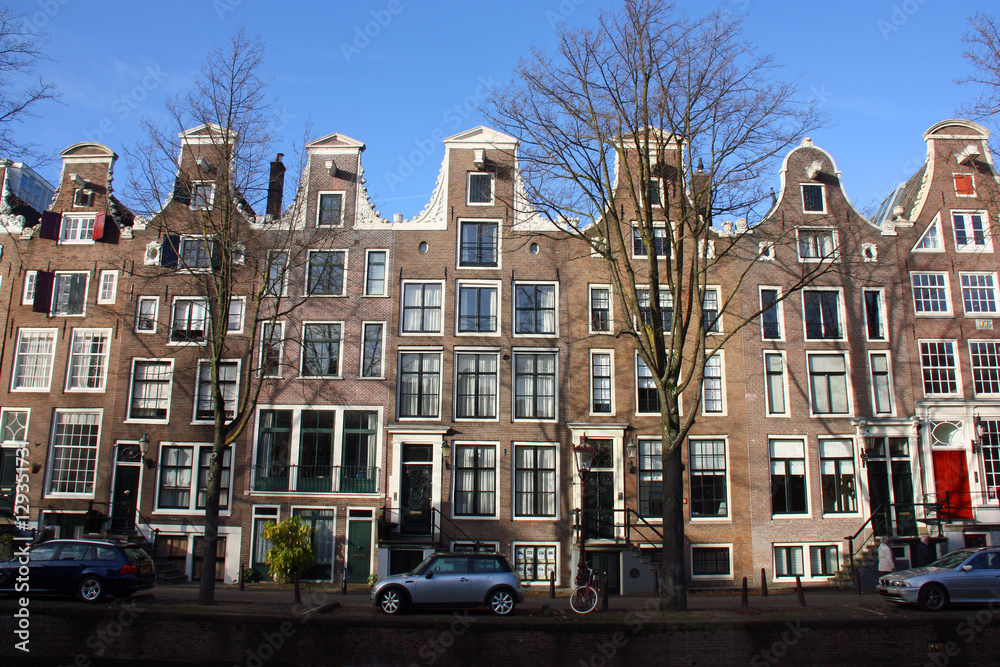 Maisons à pignon sur les quais d'Amsterdam, Pays-Bas
