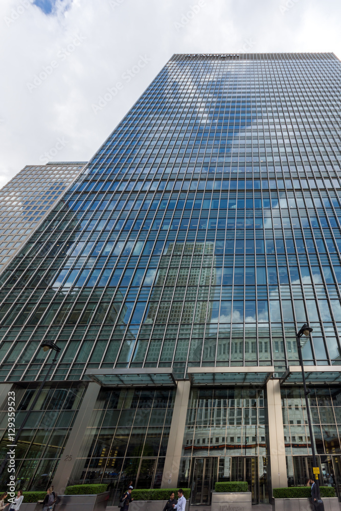 Fototapeta premium LONDON, ENGLAND - JUNE 17 2016: Business building and skyscraper in Canary Wharf, London, England, Great Britain