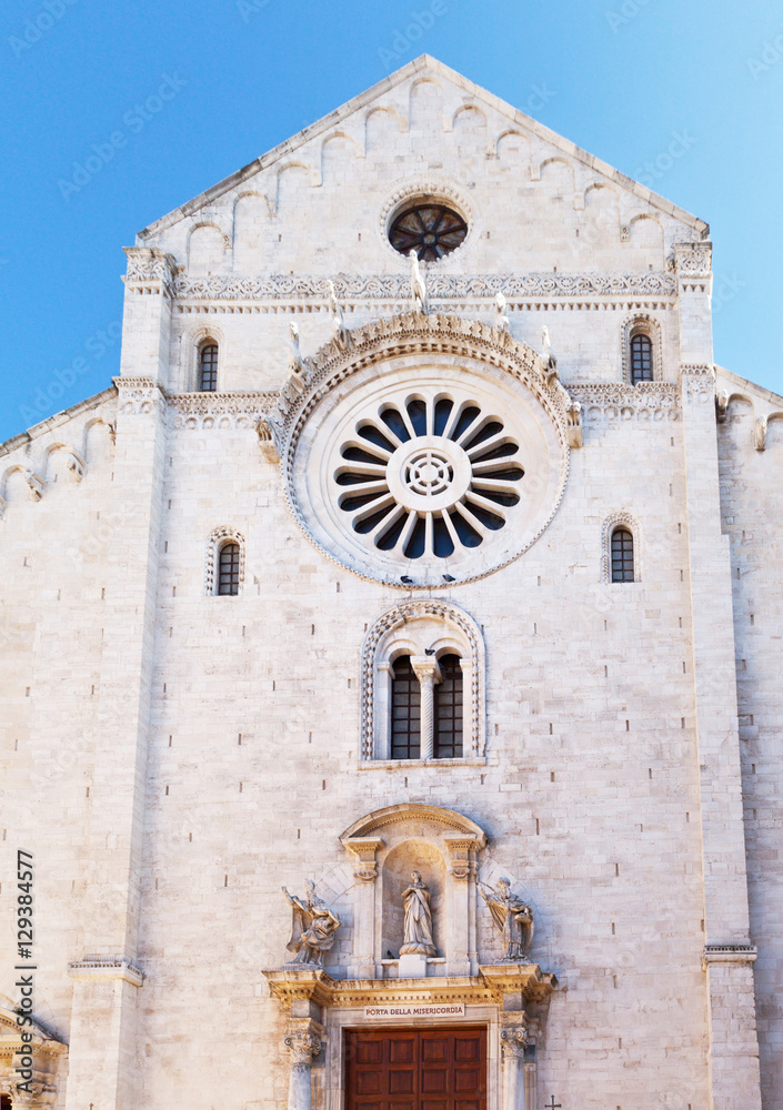 Fototapeta premium Detail of the facade of the Cathedral of San Sabino (1170-1178) in the old town of Bari, Italy