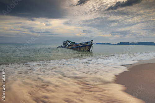 Fotografie sea scape of wreck