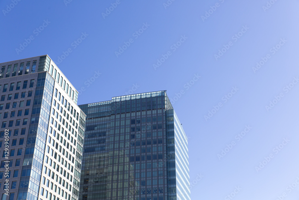 建物　高層ビル　空　雲　SRC 耐震設計　制震構造　倍強度ガラス