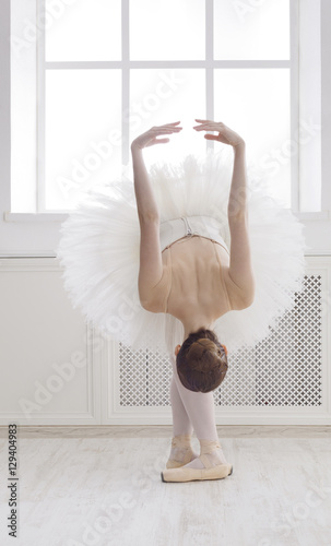 Tela Beautiful ballerine dance in ballet position, reverence