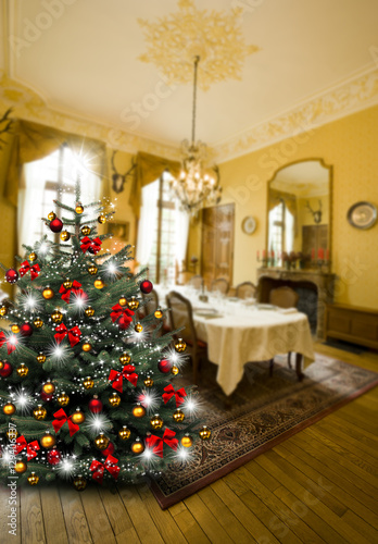 Heiligabend mit Weihnachtsbaum