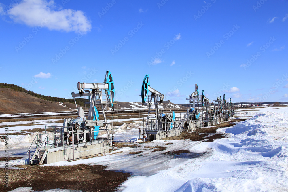 Oil pumps in the early spring Oil pumps in the early spring