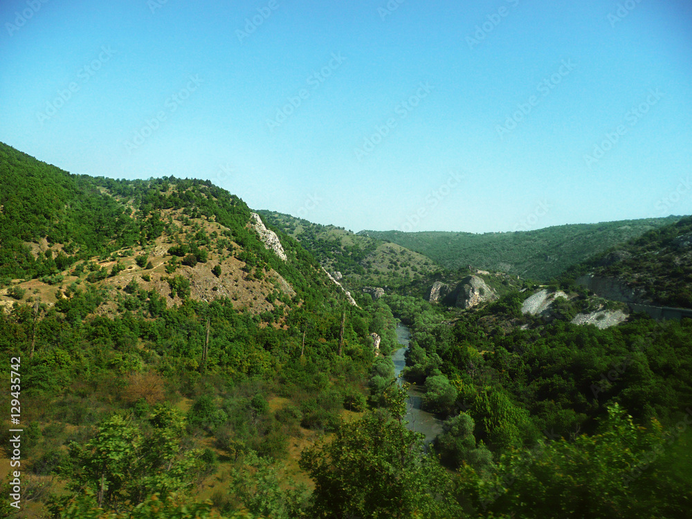 Krajobraz - wzgórza i doliny w Grecji 