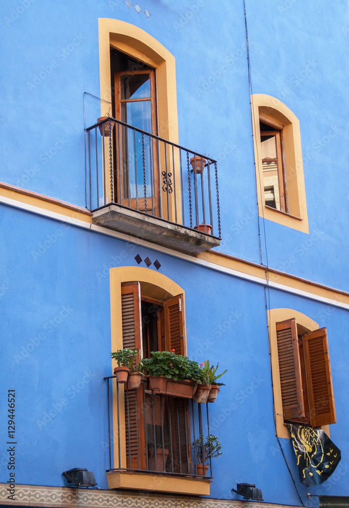 Fenêtre et balcon de maisons, Tarragone, Espagne, Catalogne