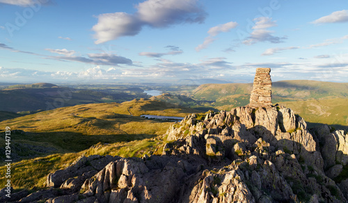 Obraz na płótnie The mountain summit of Place Fell in the Lake District at sunset w salonie