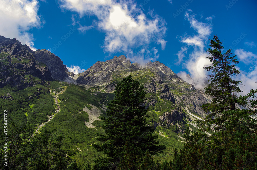 Obraz premium Peaks in Mengusovska Valley. Tatry. Slovakia