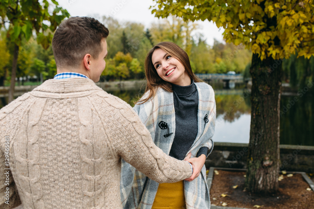 Fototapeta premium smiling couple in autumn park