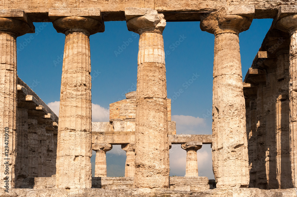 Säulen eines griechischen Tempels im Abendlicht