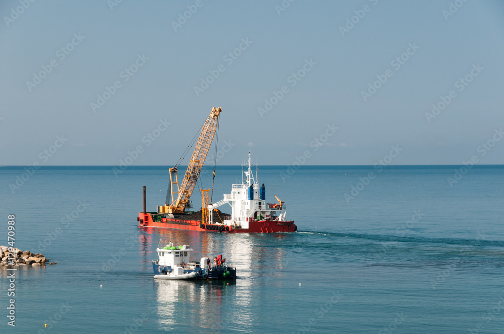 Schimmbagger trifft Fischerboot Schimmbagger trifft Fischerboot