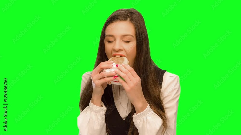 Girl eating hamburger Hiding that it could not be seen Have fun very strong Girl eating hamburger Hiding that it could not be seen Have fun very strong
