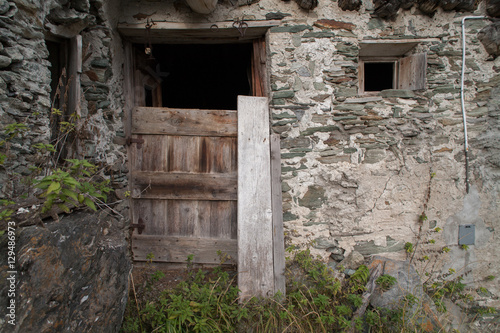 Fototapeta Naklejka Na Ścianę i Meble -  Old door
