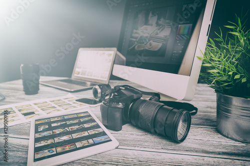 Foto Photographers computer with photo edit programs.