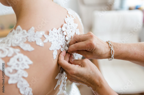 Hochzeitskleid bei Vorbereitungen vor der Heirat