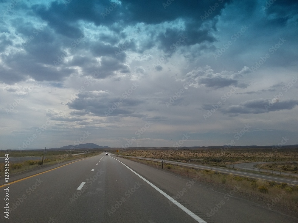 Naklejka premium Road to the Horizon